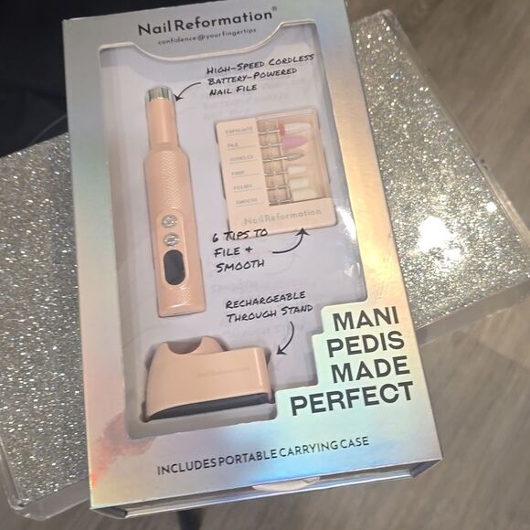 Nail Reformation Battery Nail File Set w/Portable Carrying Case- Pink - Picture 4 of 5